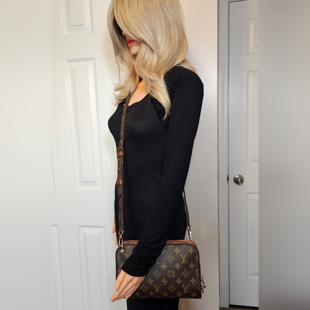 Authentic LOUIS VUITTON Monogram Orsay Clutch Crossbody Bag - Picture 6 of 16